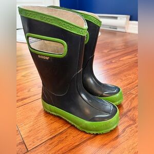 BOGS Kids Navy Blue and Green Waterproof Boots